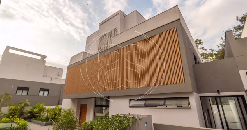 Casa de condomínio de 1200m2 privativos que fica dentro de uma rua fechada no Jardim dos Estados