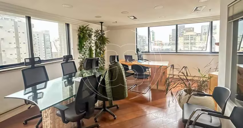 Conjunto comercial para locação com 3 salas e 2 vagas em moema