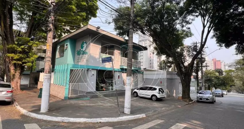 Casa comercial na região de moema índios, com 300m² de área útil e 400m² de área total!