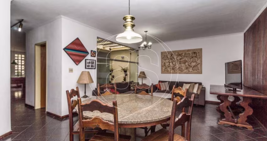 CASA LOCALIZADA EM MOEMA - JARDIM NOVO MUNDO
