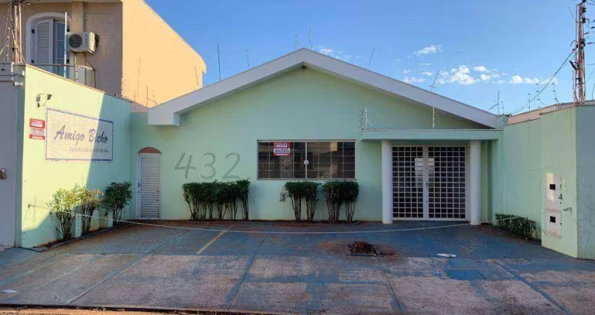 Vende-se casa comercial, Rua Piracicaba, próxima Av. Meira Júnior, Terreno 396 m², 187 m² construídos, 4 salas, 2 banheiros, edícula, 4 vagas