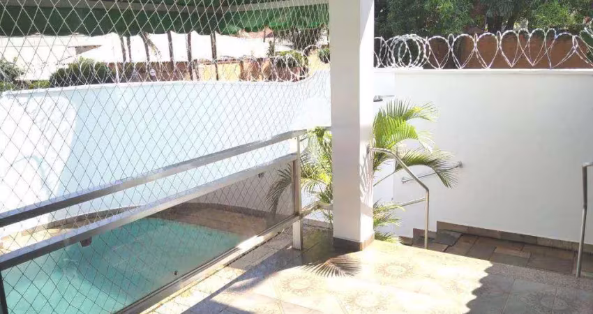 Imóvel super conservado - imóvel comercial, contendo 4 dormitórios, sendo 2 suítes, 2 salas, 2 banheiros sociais,, cozinha planejada, despensa, varand