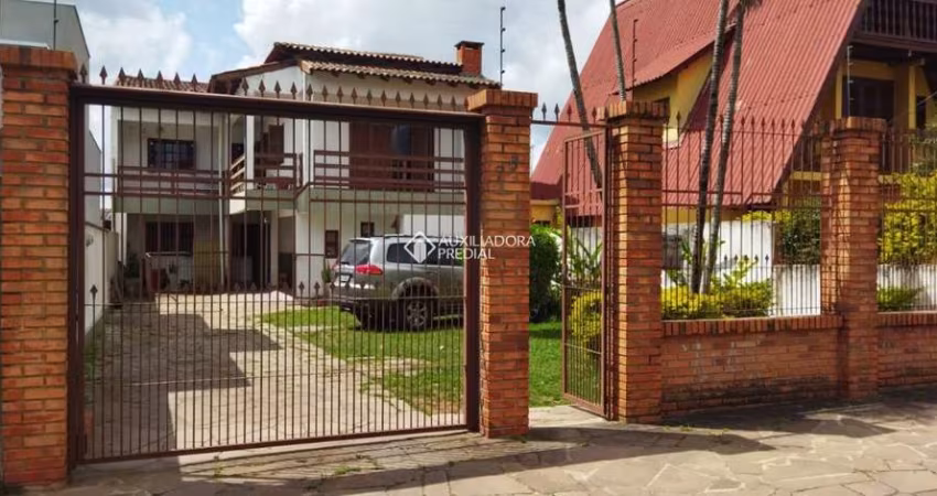 Casa com 7 quartos à venda na Rua General Telino Chagastelles, 75, Parque Santa Fé, Porto Alegre