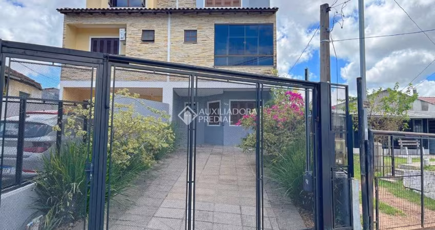 Casa com 3 quartos à venda na Rua dos Carijós, 324, Espírito Santo, Porto Alegre