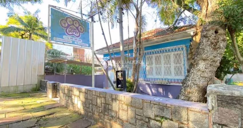 Casa com 3 quartos à venda na Rua General Souza Doca, 192, Petrópolis, Porto Alegre