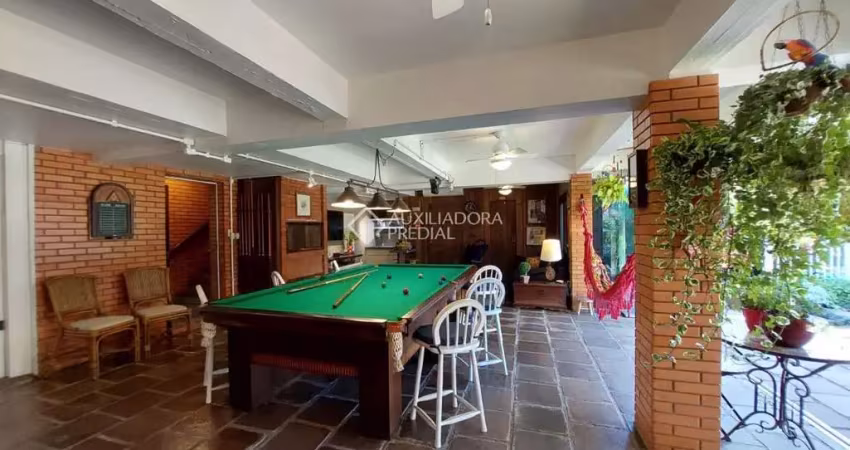 Casa em condomínio fechado com 3 quartos à venda na Rua Inhanduí, 252, Cristal, Porto Alegre
