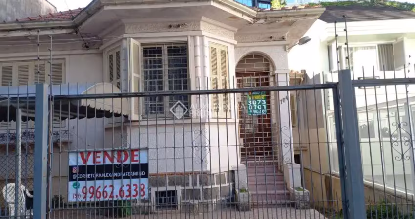 Casa com 3 quartos à venda na Rua Tiradentes, 104, Independência, Porto Alegre