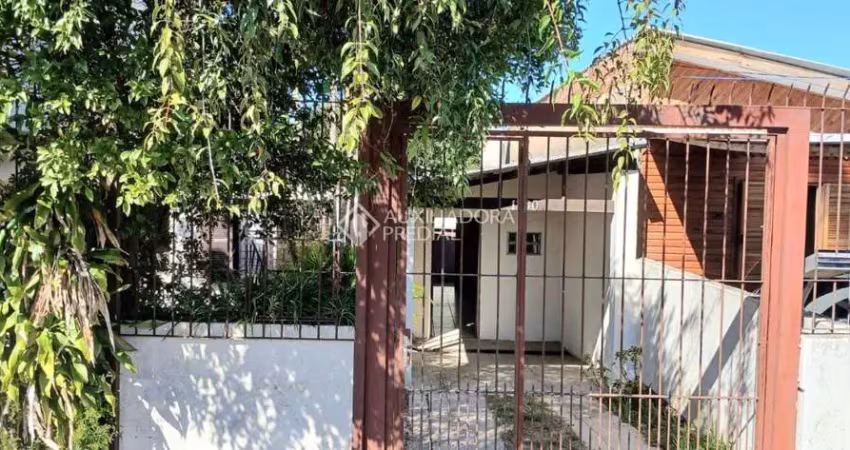 Casa com 3 quartos à venda na Rua Souza Lobo, 1360, Vila Jardim, Porto Alegre