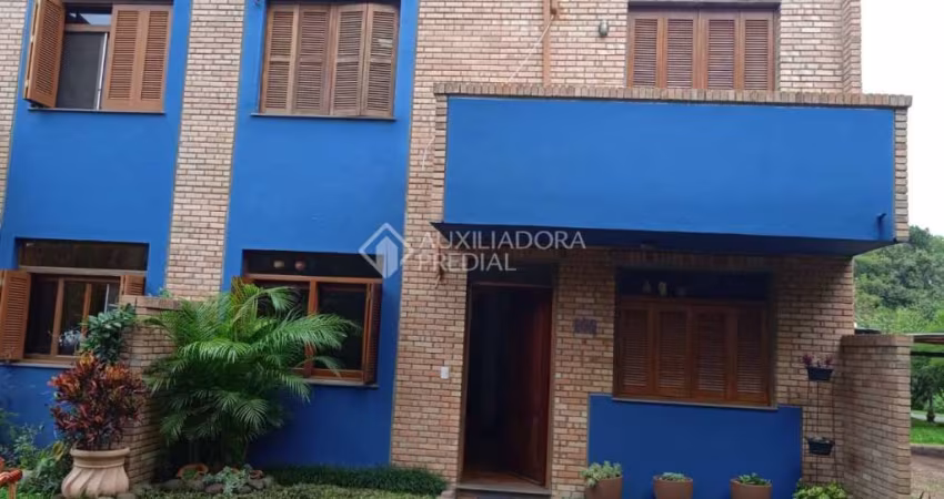 Casa em condomínio fechado com 3 quartos à venda na Rua Amapá, 919, Vila Nova, Porto Alegre