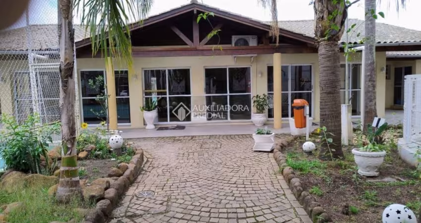 Casa em condomínio fechado com 2 quartos à venda na Avenida Guilherme Schell, 1250, Rio Branco, Canoas
