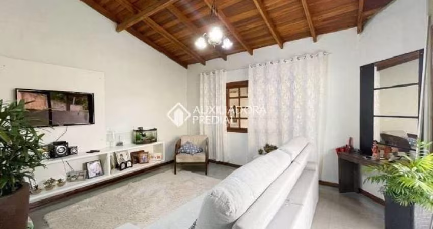 Casa com 3 quartos à venda na Rua das Andorinhas, 155, Igara, Canoas