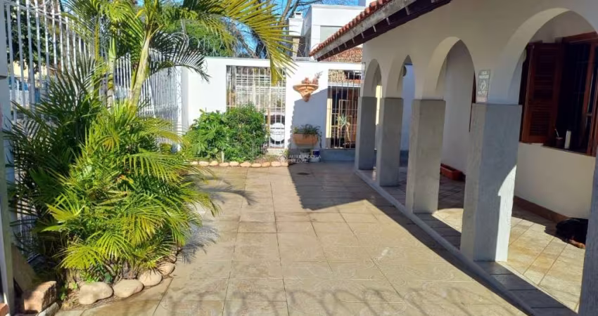 Casa com 3 quartos à venda na Rua Cangussu, 587, Nonoai, Porto Alegre