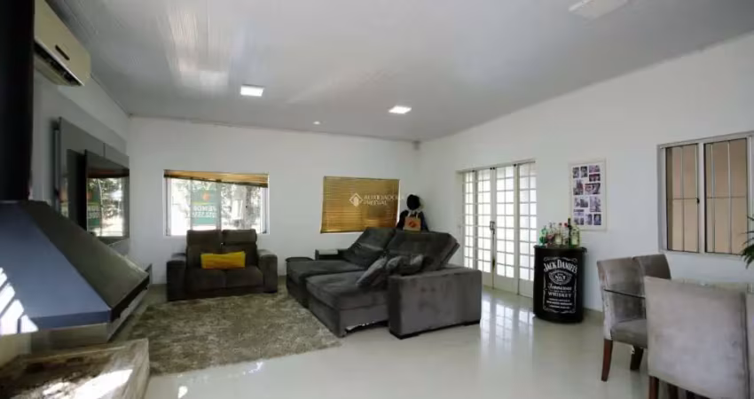 Casa com 3 quartos à venda na Rua General Gomes Carneiro, 603, Medianeira, Porto Alegre