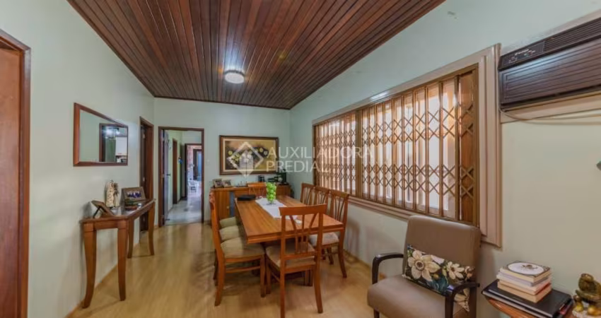 Casa com 3 quartos à venda na Avenida Benno Mentz, 1707, Vila Ipiranga, Porto Alegre