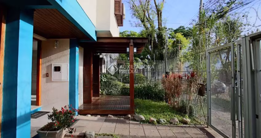 Casa com 3 quartos à venda na Rua Waldomiro Schapke, 730, Partenon, Porto Alegre