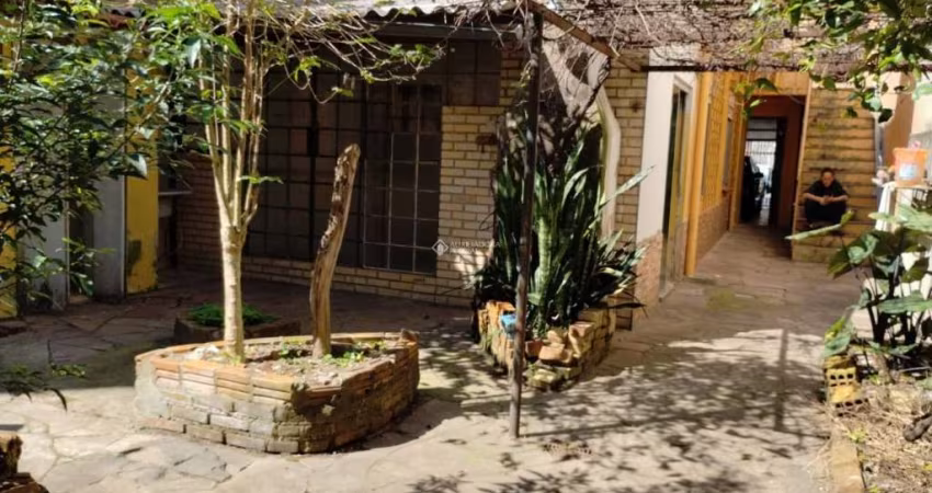 Casa com 3 quartos à venda na Rua Domingos Crescêncio, 638, Santana, Porto Alegre