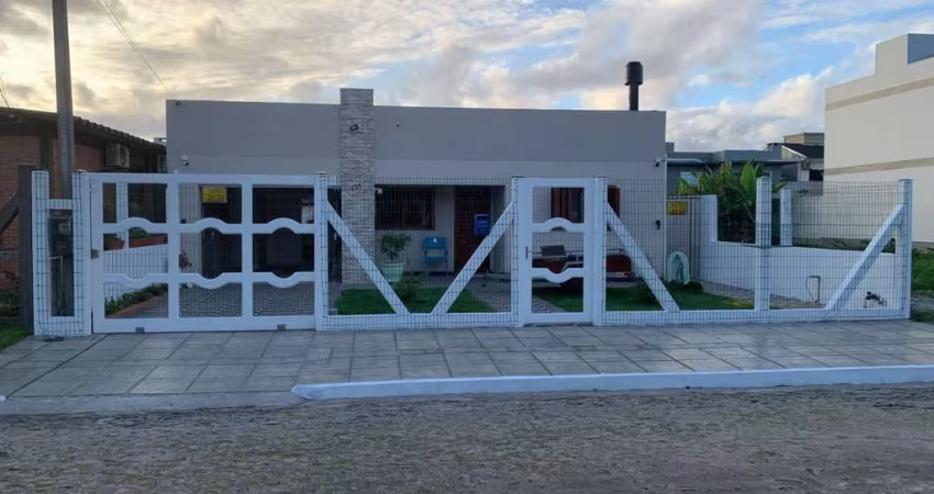Casa com 2 quartos à venda na Castro Alves, 224, Zona Nova, Tramandaí
