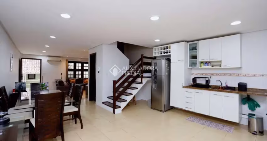 Casa com 3 quartos à venda na Rua do Pampa, 100, Costa e Silva, Porto Alegre