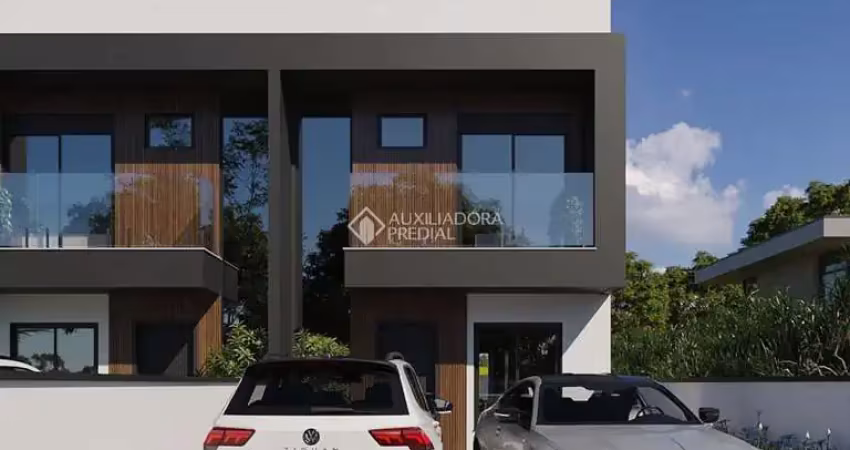 Casa com 3 quartos à venda na Avenida Assis Chateaubriand, 385, São Sebastião, Porto Alegre