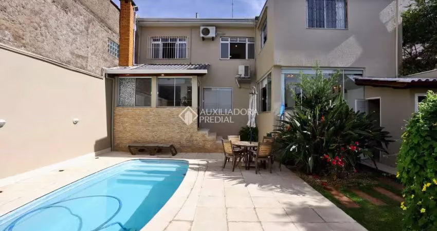 Casa com 3 quartos à venda na Rua Arnaldo Ballve, 594, Jardim Itu Sabará, Porto Alegre