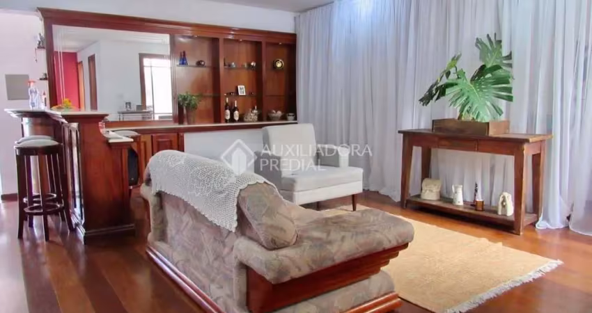 Casa com 3 quartos à venda na Rua Teixeira de Carvalho, 215, Medianeira, Porto Alegre