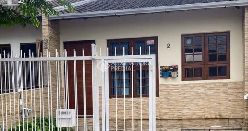 Casa em condomínio fechado com 2 quartos à venda na Rua Emília Gaúna Bochehin, 502, Parque da Matriz, Cachoeirinha