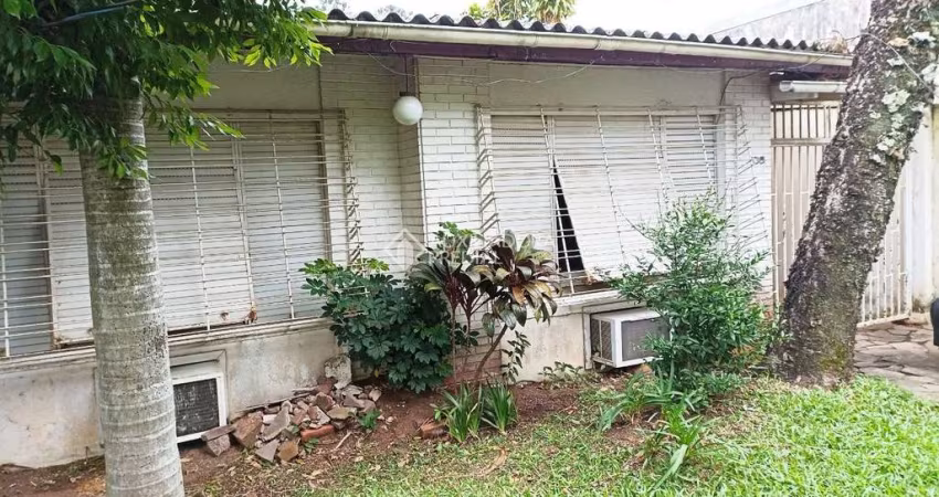 Casa com 3 quartos à venda na Avenida João XXIII, 106, São Sebastião, Porto Alegre