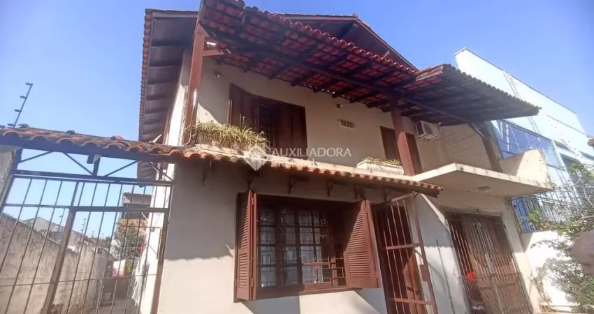 Casa com 3 quartos à venda na Avenida Doutor Petrônio Portella, 1415, Parque Santa Fé, Porto Alegre