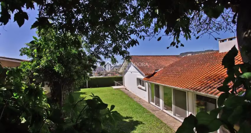 Casa com 3 quartos à venda na Rua Doutor Breno Dias de Castro, 227, Partenon, Porto Alegre