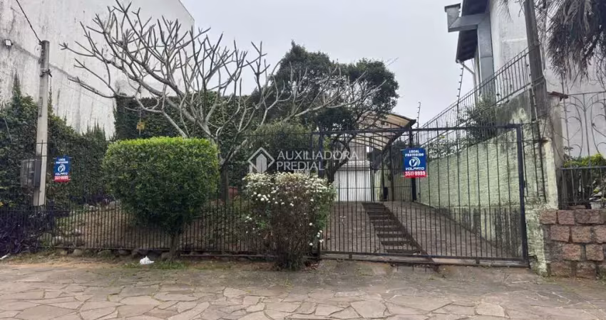 Casa com 2 quartos à venda na Ruperti, 30, Chácara das Pedras, Porto Alegre