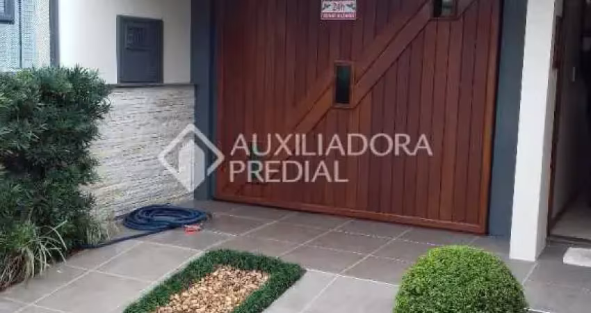 Casa em condomínio fechado com 4 quartos à venda na Rua Veríssimo Rosa, 138, Partenon, Porto Alegre