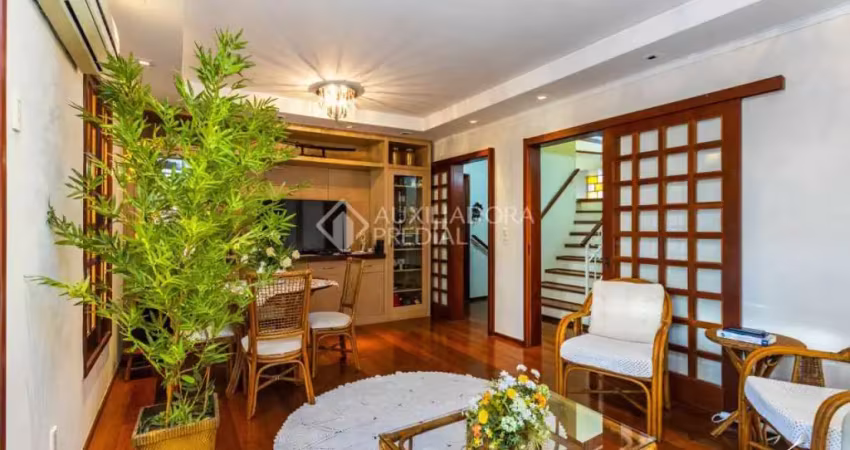 Casa com 3 quartos à venda na Rua Delfino Riet, 287, Santo Antônio, Porto Alegre