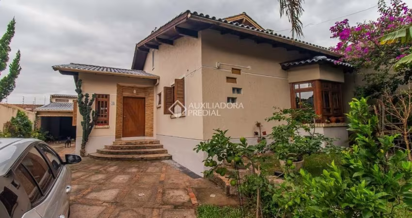 Casa com 3 quartos à venda na Rua João Ribeiro de Barros, 15, Espírito Santo, Porto Alegre