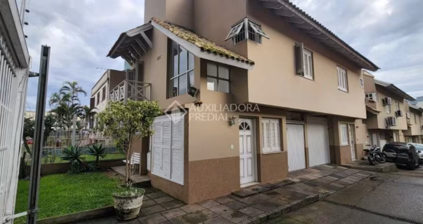 Casa em condomínio fechado com 3 quartos à venda na Avenida Pinheiro Borda, 625, Cristal, Porto Alegre