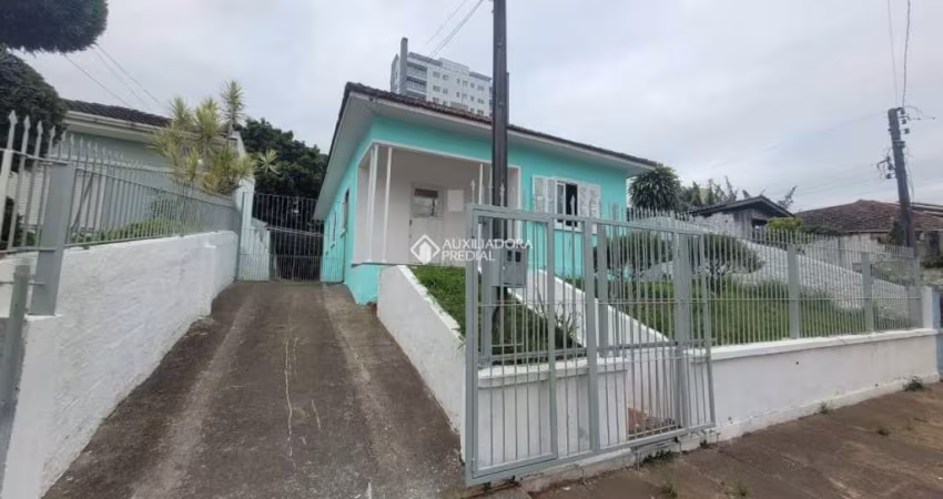 Casa com 3 quartos à venda na Rua Pedro Lerbach, 818, Centro, Esteio