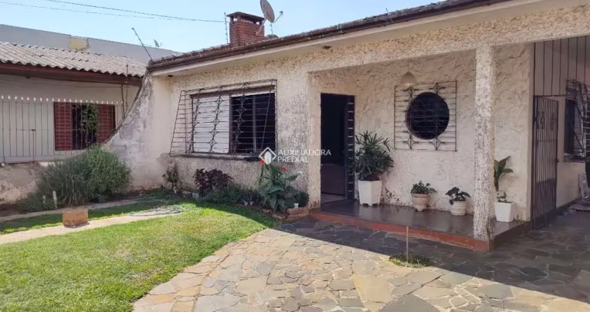 Casa com 3 quartos à venda na Rua Júlio de Castilhos, 1064, Niterói, Canoas
