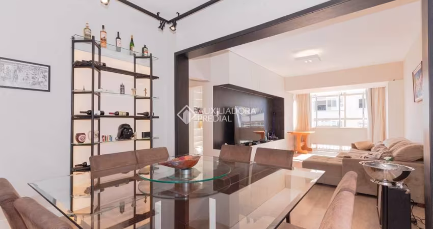 Apartamento com 3 quartos à venda na Rua Duque de Caxias, 925, Centro Histórico, Porto Alegre