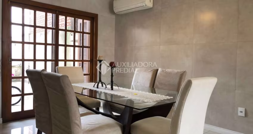 Casa em condomínio fechado com 4 quartos à venda na Rua Capistrano de Abreu, 771, Niterói, Canoas