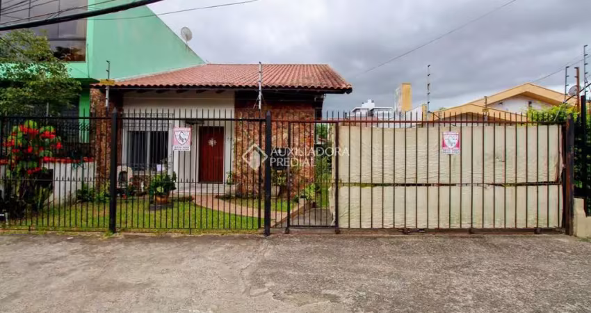 Casa com 3 quartos à venda na Travessa Professor Emeterio Garcia Fernandez, 192, Cristo Redentor, Porto Alegre