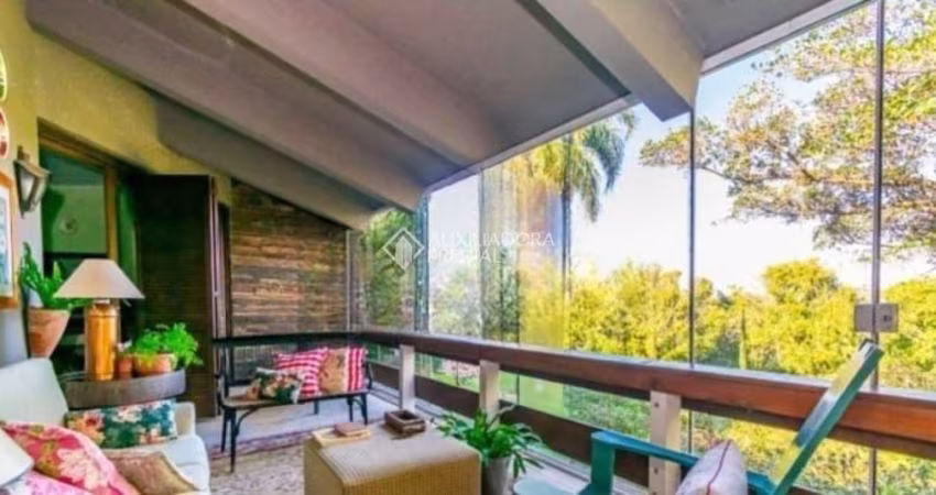 Casa com 4 quartos à venda na Avenida da Cavalhada, 5659, Cavalhada, Porto Alegre