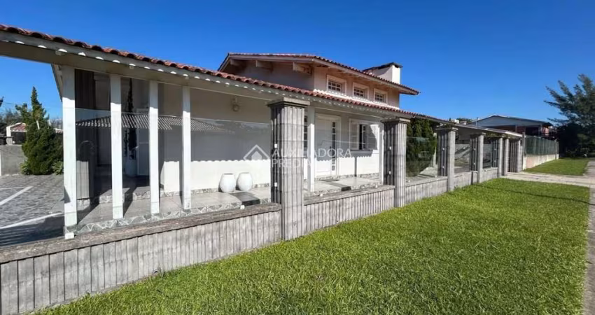 Casa com 4 quartos à venda na Uruguai, 593, Zona Norte, Capão da Canoa
