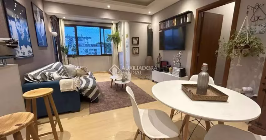 Apartamento com 3 quartos à venda na Rua Roque Calage, 400, Passo da Areia, Porto Alegre