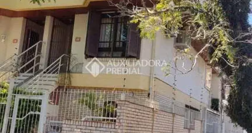 Casa com 3 quartos à venda na Avenida Engenheiro José Maria de Carvalho, 138, Vila Ipiranga, Porto Alegre