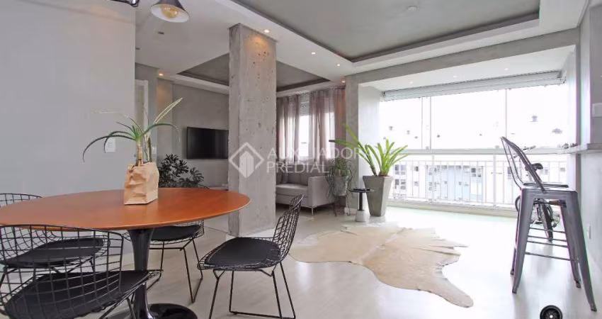Apartamento com 2 quartos à venda na Beco Andaraí, 675, Passo da Areia, Porto Alegre