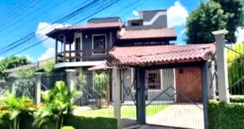 Casa com 3 quartos à venda na Borges de Medeiros, 61, Niterói, Canoas