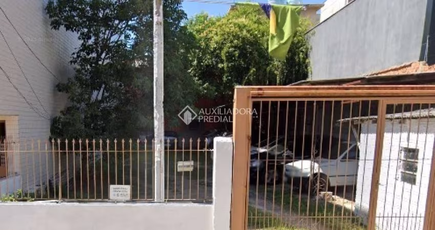 Terreno à venda na Rua João de Magalhães, 41, Passo da Areia, Porto Alegre