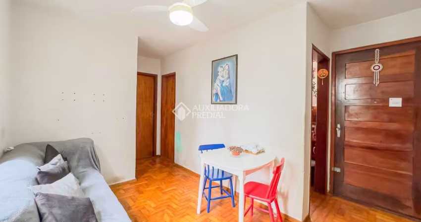 Apartamento com 2 quartos à venda na Rua Roque Calage, 180, Passo da Areia, Porto Alegre