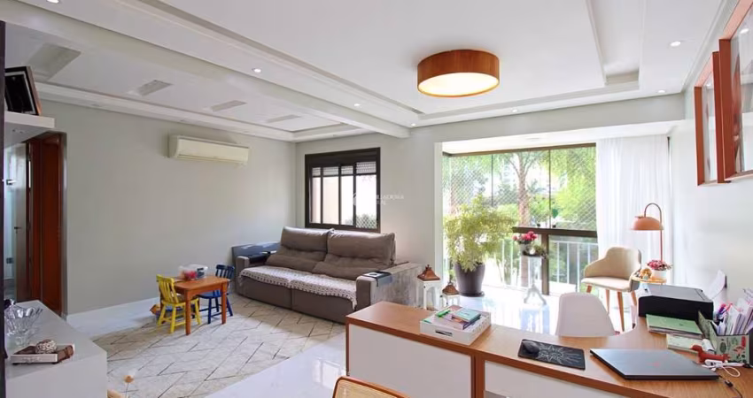 Apartamento com 3 quartos à venda na Beco Andaraí, 566, Passo da Areia, Porto Alegre