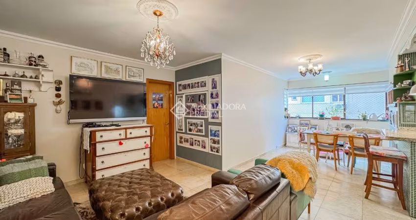 Apartamento com 3 quartos à venda na Rua Roque Calage, 870, Passo da Areia, Porto Alegre