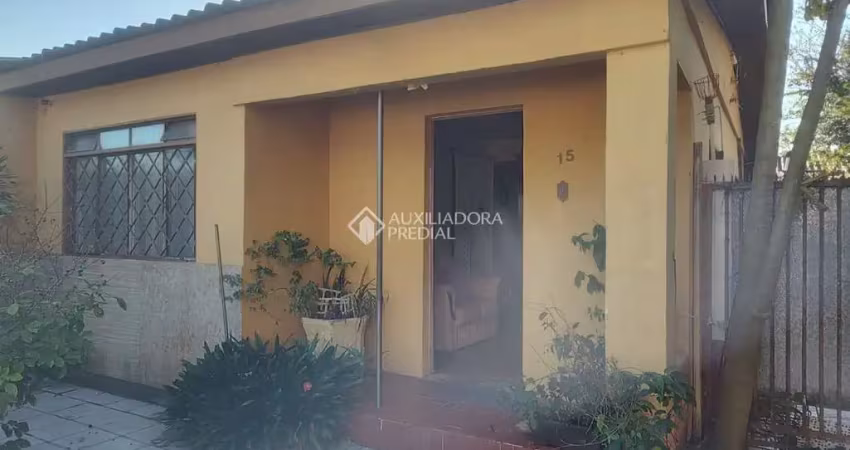 Casa com 3 quartos à venda na Rua Professor Rubens Guelli, 15, Vila Nova, Porto Alegre